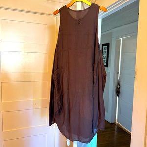 Fun summer boho dress with pockets. Great over leggings.